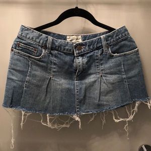 A&F denim mini skirt (size S)